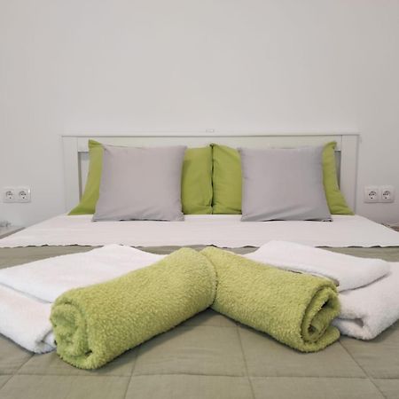 Apartment With Terrace And Garden พิโรวัซ ภายนอก รูปภาพ