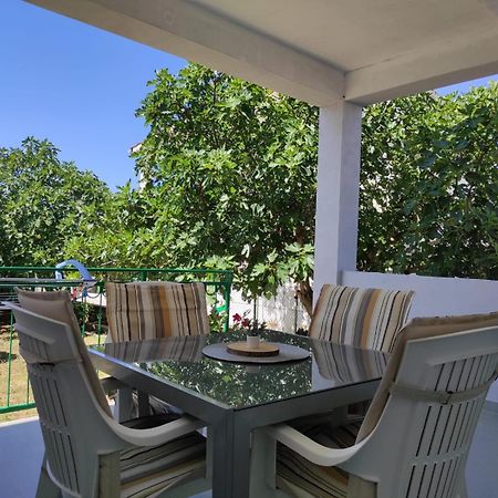 Apartment With Terrace And Garden พิโรวัซ ภายนอก รูปภาพ