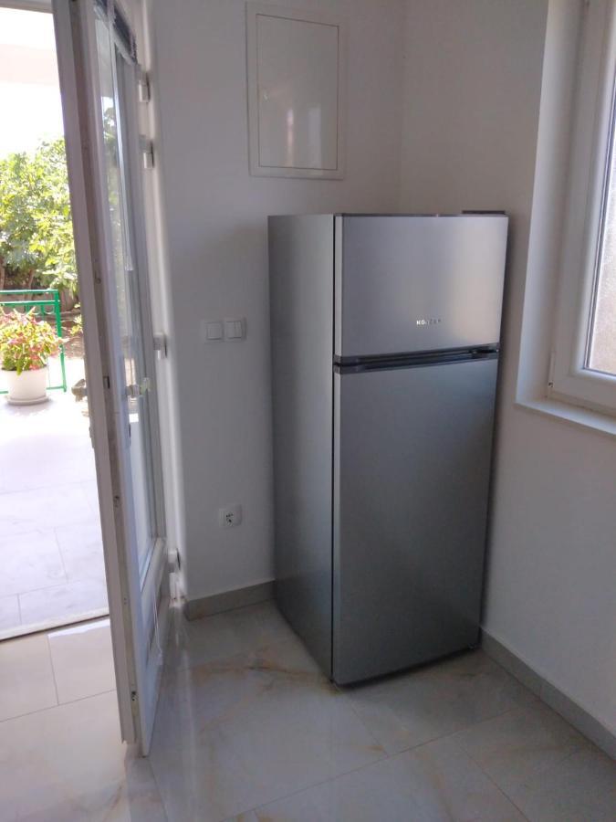 Apartment With Terrace And Garden พิโรวัซ ภายนอก รูปภาพ