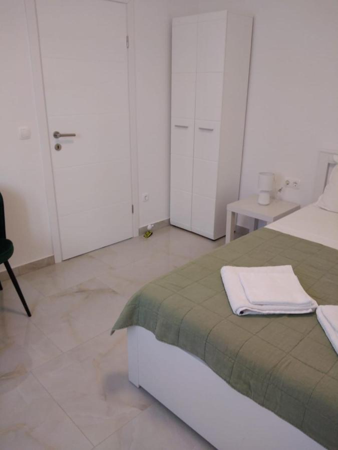 Apartment With Terrace And Garden พิโรวัซ ภายนอก รูปภาพ