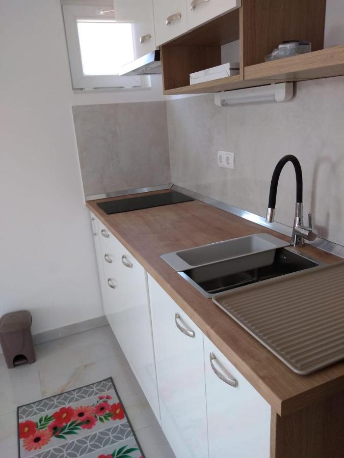 Apartment With Terrace And Garden พิโรวัซ ภายนอก รูปภาพ