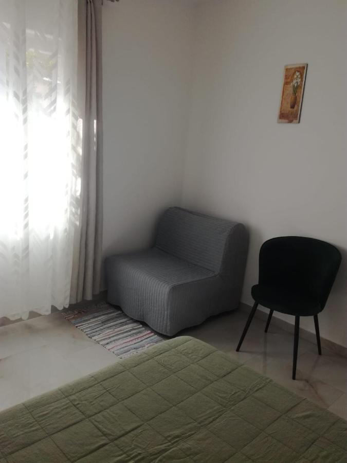 Apartment With Terrace And Garden พิโรวัซ ภายนอก รูปภาพ