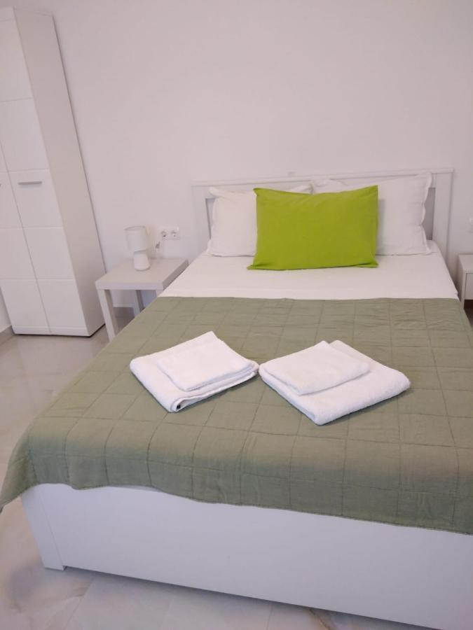 Apartment With Terrace And Garden พิโรวัซ ภายนอก รูปภาพ