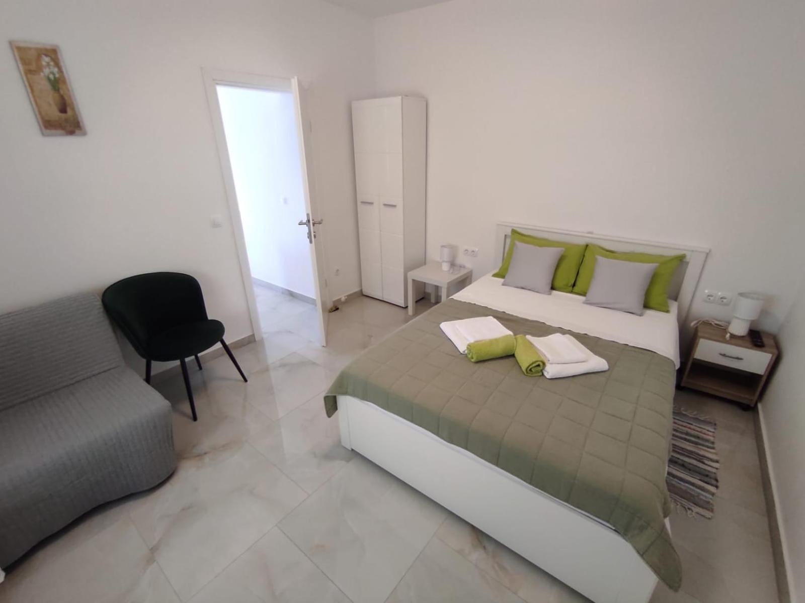 Apartment With Terrace And Garden พิโรวัซ ภายนอก รูปภาพ