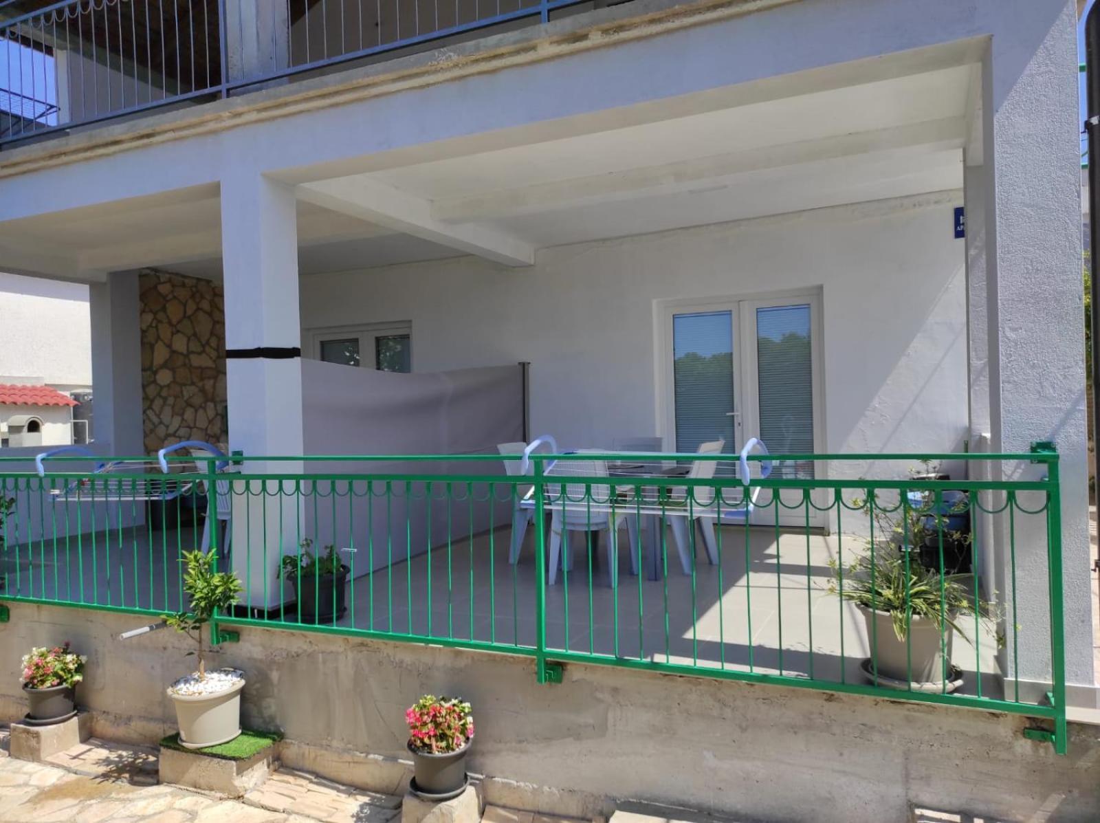 Apartment With Terrace And Garden พิโรวัซ ภายนอก รูปภาพ