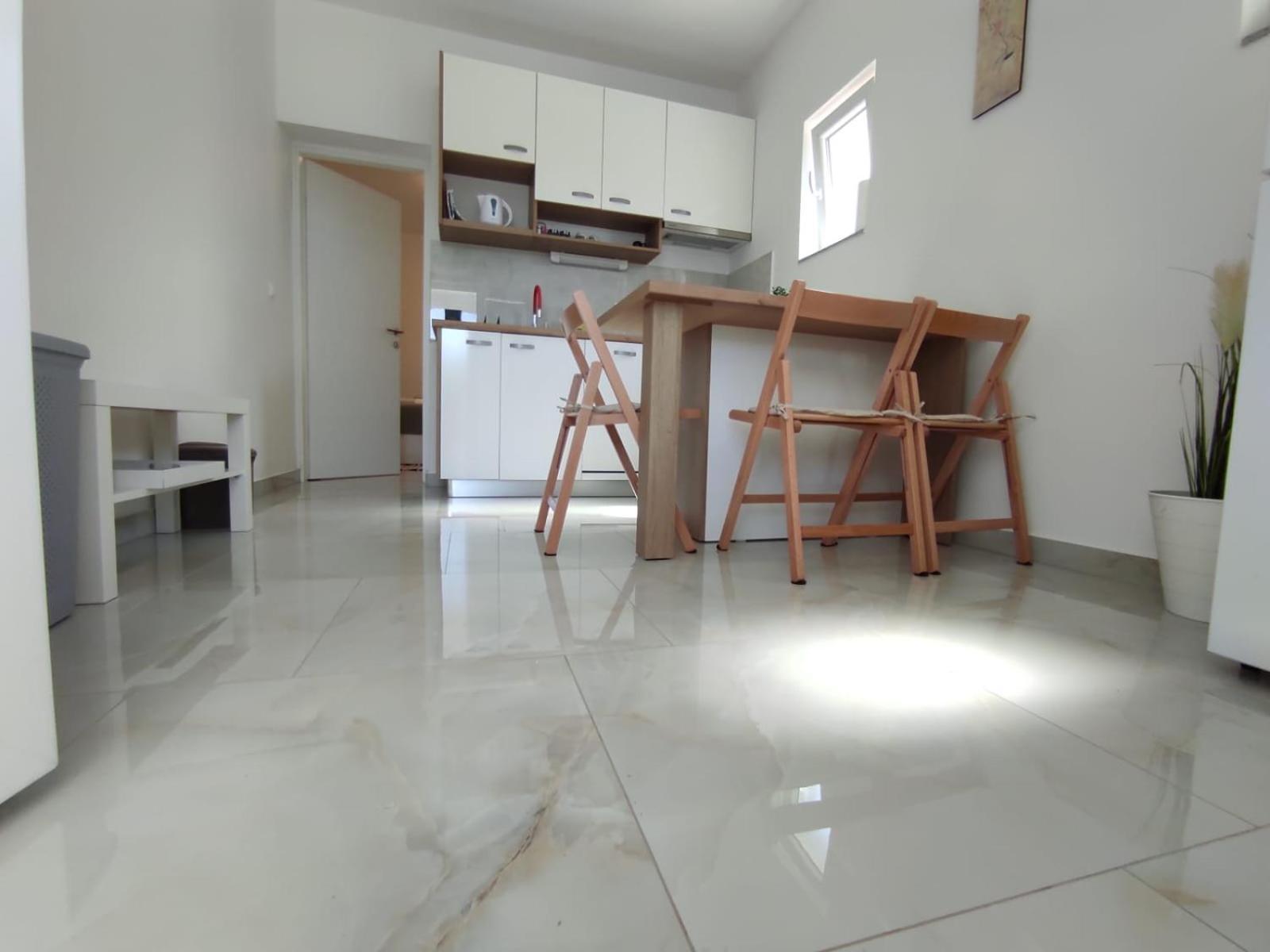 Apartment With Terrace And Garden พิโรวัซ ภายนอก รูปภาพ