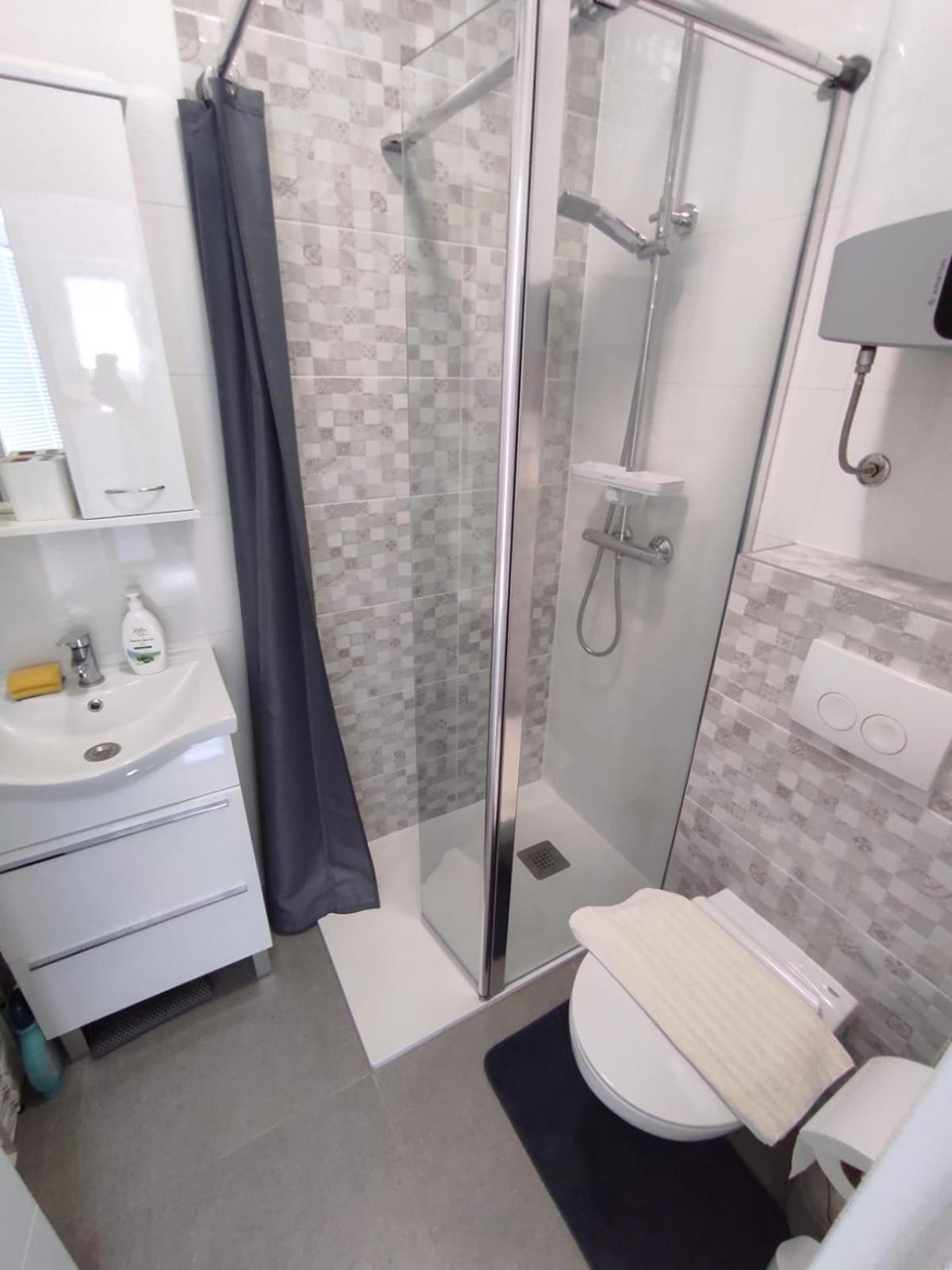 Apartment With Terrace And Garden พิโรวัซ ภายนอก รูปภาพ