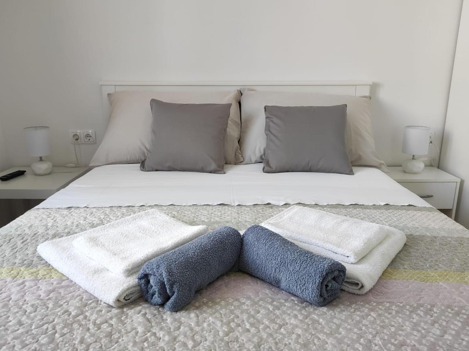 Apartment With Terrace And Garden พิโรวัซ ภายนอก รูปภาพ