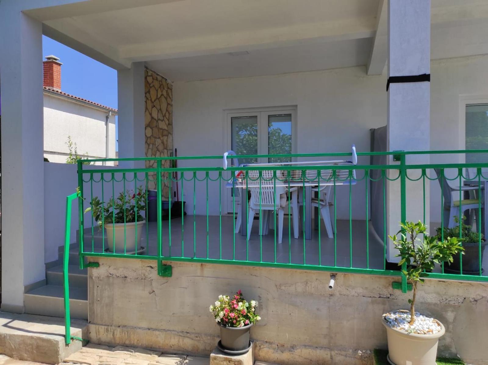 Apartment With Terrace And Garden พิโรวัซ ภายนอก รูปภาพ